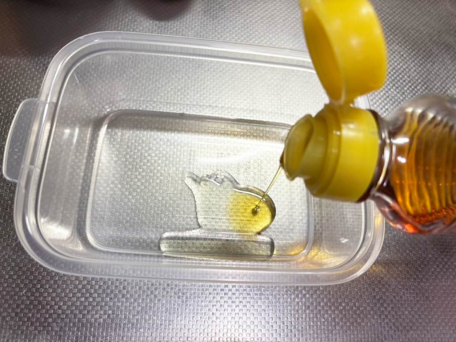 サラダ油、ごま油を入れる