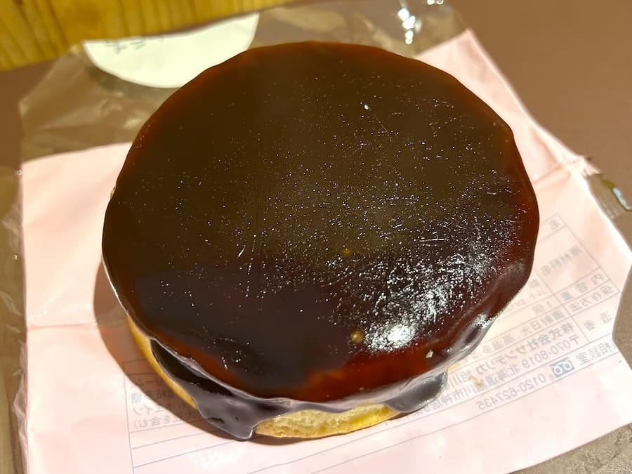 見た目は丸いエクレア