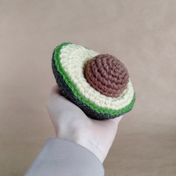 アボカドの編みぐるみ