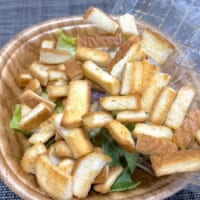 クルトンを投入