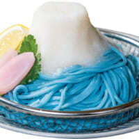 山梨から“青いうどん”登場　富士山を表現した「青い富士山うどん」発売