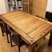 普段はダイニングテーブル