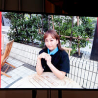 「ひんやりして心地いい」「全然違います」と、首を冷やす効果を語る藤本さん