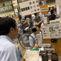 窓口の備品はアクリル板を除き全て本物