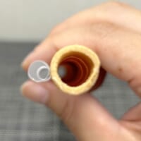 穴は普通のストローよりふたまわりほど大きい