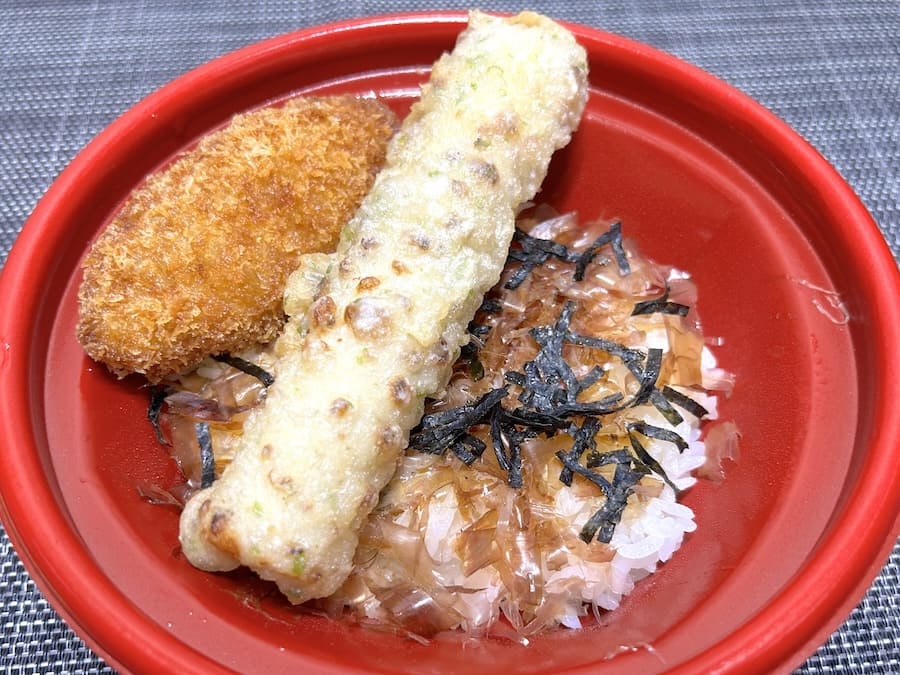 具材は白身魚フライとちくわ天