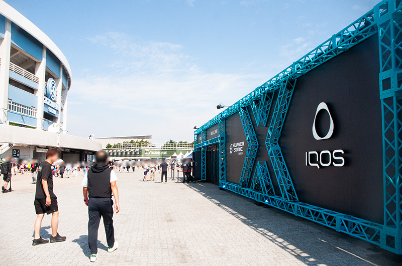 「SUMMER SONIC 2025 TOKYO」会場のZOZOマリンスタジアムに設置された「IQOS Together X ラウンジ」