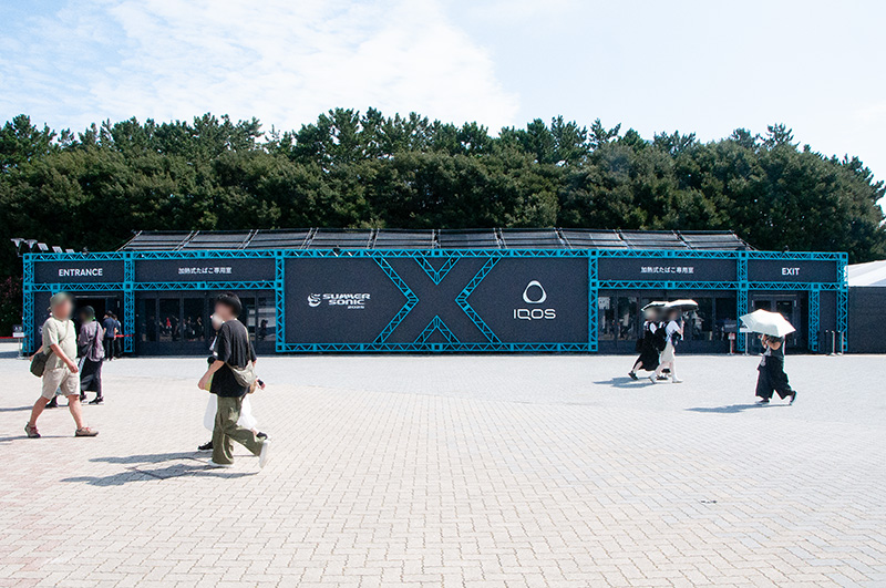 「SUMMER SONIC 2025 TOKYO」会場のZOZOマリンスタジアムに設置された「IQOS Together X ラウンジ」