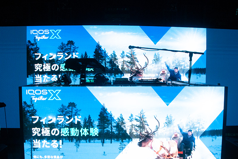 鮮やかなビジュアル演出とともに、DJやラッパーによるセッションなど、さまざまライブパフォーマンスが開催されるステージ