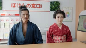 市原隼人と井上咲楽、まさかの銅像役に挑戦　「ほけんの窓口」新CM公開