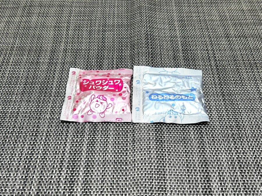 「ねるねるのもと」と「シュワシュワパウダー」