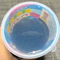 色は暗めのブルー
