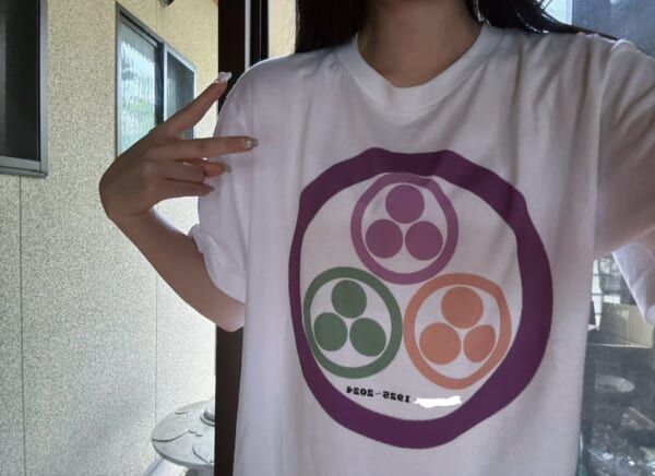 法事でオリジナルTシャツ！？音楽フェスのような斬新な引き出物が話題