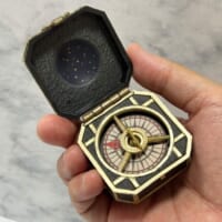 サイズは縦横約5cm