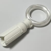 脚を閉じて手持ちで照らすことも可能