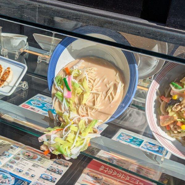 暑さで食品サンプルが「崩壊」　猛暑を象徴する一枚に驚嘆の声