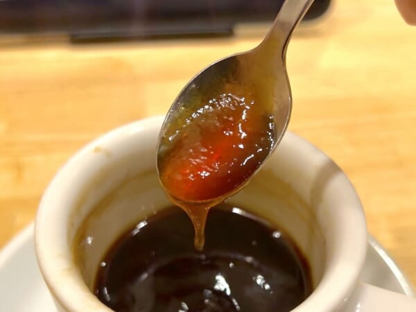 ゆっくりと落ちていくコーヒー