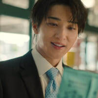 スーパーで「ピュアポテト」を手にした横浜さん
