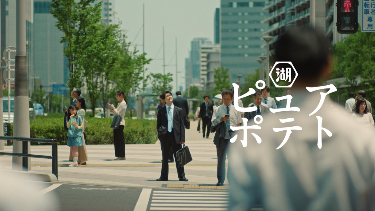 信号待ちをする横浜さん