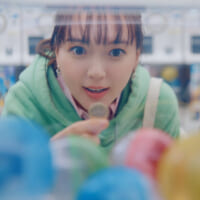 マクドナルド「セット500」新CM「カプセルトイ」篇