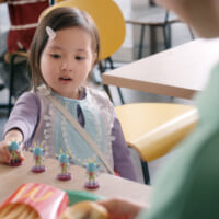 マクドナルド「セット500」新CM「カプセルトイ」篇