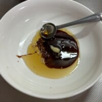 調味料類を混ぜ合わせる