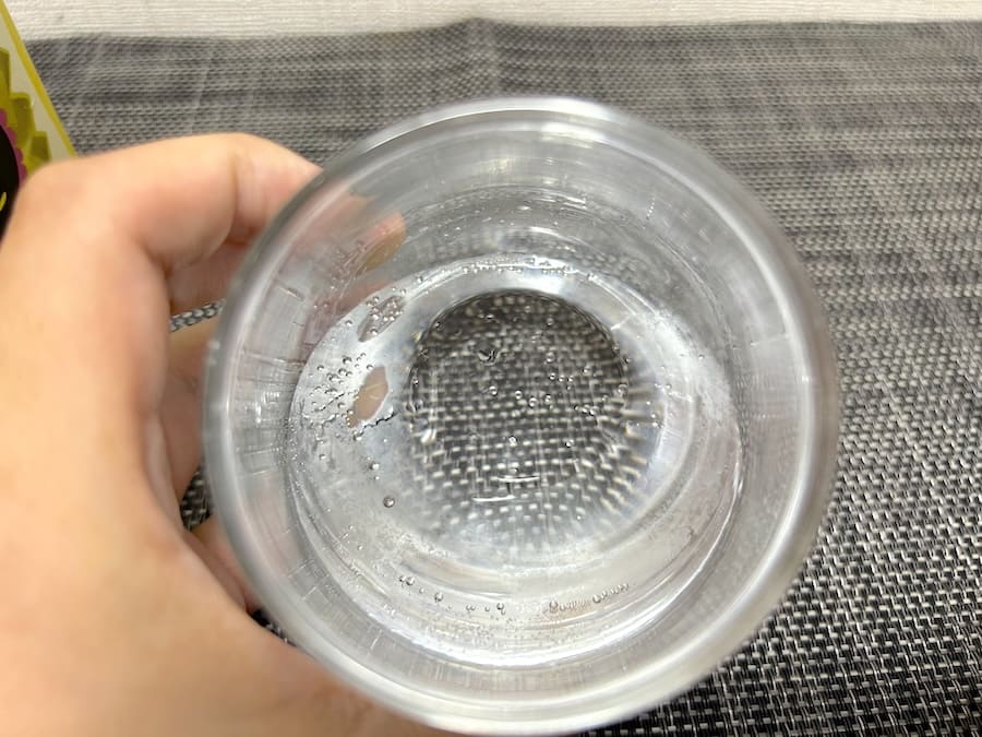 色は無色透明