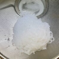 しらたきの水を切る