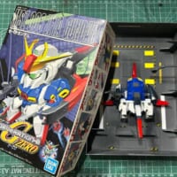 幼少時の空想を実現　「ガンプラの箱を格納庫に見立てる」ジオラマ作品