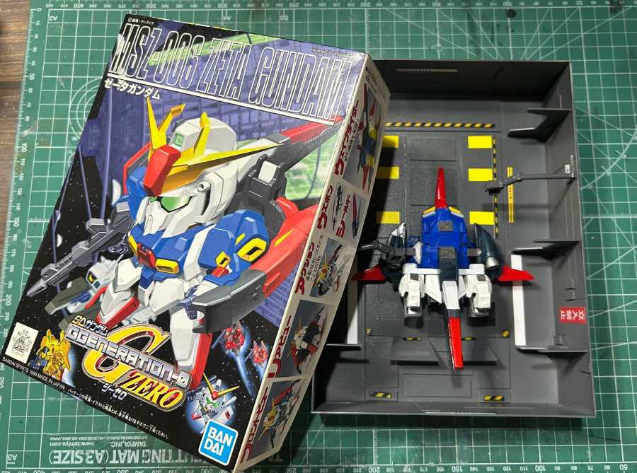 幼少時の空想を実現　「ガンプラの箱を格納庫に見立てる」ジオラマ作品
