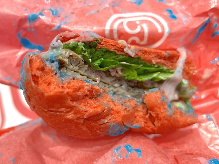 チーズを受けいられるか否かが評価の分かれ目