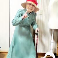 世代を超えて楽しむコスプレ　93歳ひいおばあちゃんの「ソフィー」にほっこり