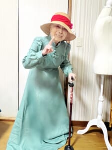 世代を超えて楽しむコスプレ　93歳ひいおばあちゃんの「ソフィー」にほっこり