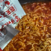 粉末スープを加えて混ぜ合わせます
