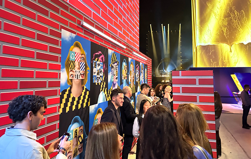 IQOSコラボクリエイターの世界観に入り込めるアトラクション