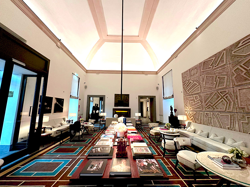 バロック建築の最も古い例として知られる「旧大司教座神学校」を改修。歴史と最先端の空気が交差する