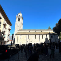 「聖ジャコモ大聖堂」の時計台が高らかな鐘の音を奏でる