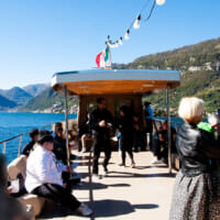 特別チャーターのクルーズ船で湖上の「IQOSパーティー」