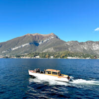 コモ湖から見える雄大な山脈