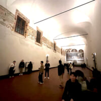 通常は15分しか滞在できない空間を、現地ガイドつきで1時間にわたり堪能