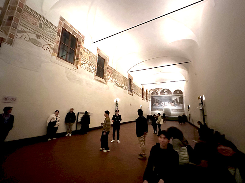 通常は15分しか滞在できない空間を、現地ガイドつきで1時間にわたり堪能