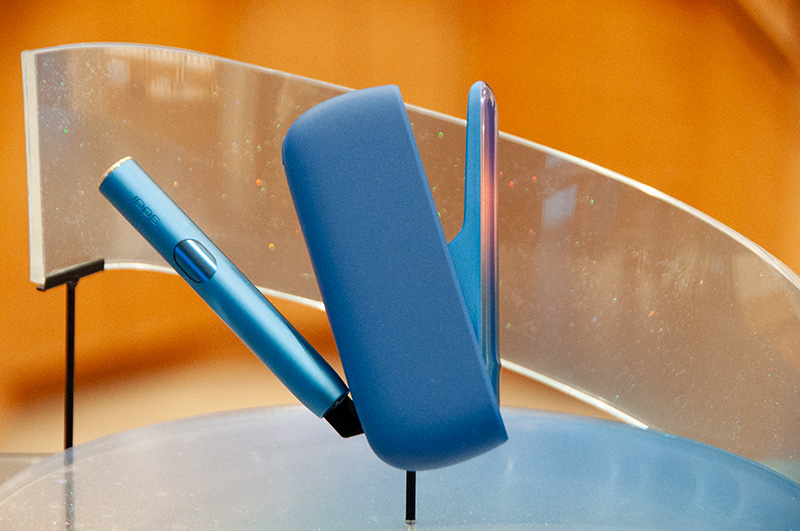 「宇宙の神秘」モチーフの「IQOS ILUMA i ギャラクシーブルー モデル」