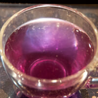 「バタフライピーティー」は、透き通る青紫が美しいホットティー