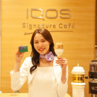札幌・銀座・心斎橋のIQOSストアでは、「テリア ベルベット パール」の味わいをより奥深く味わえるマリアージュドリンク「ベリーブルームヨーグルト」を提供