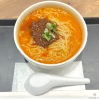 イートインで食べる四川担々麺