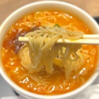 イートインの麺は細めのストレート麺