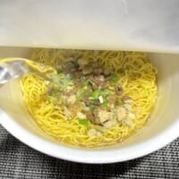 お湯を注ぐ