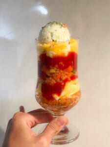 「クリームソーダみたいなオムライス」が爆誕 インパクト抜群の喫茶店風アレンジ