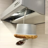 シフォンケーキが宙吊り!トリッキーかつ画期的な製作過程に15万いいね