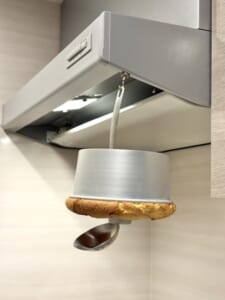 シフォンケーキが宙吊り!トリッキーかつ画期的な製作過程に15万いいね